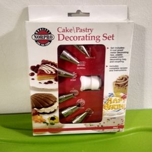 Cake/Pastry Decorating Set